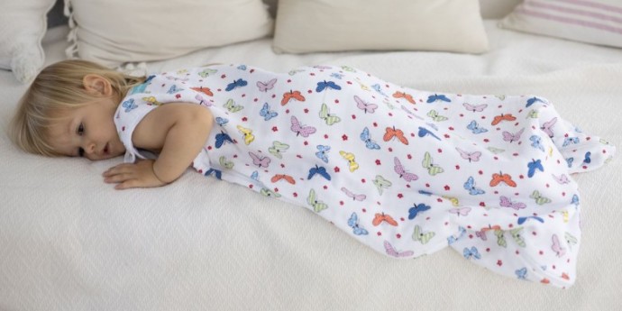 Zašto se beba budi noću?