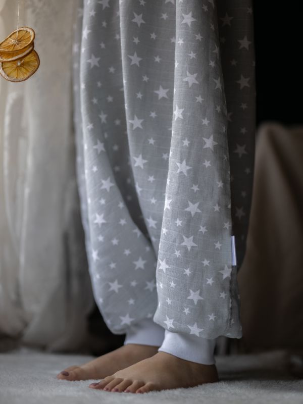 Liberina vreća za spavanje sa nogavicama - dva sloja pamučnog muslina - bez rukava - Sive zvezdice