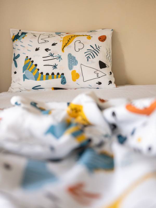 Liberina posteljina od pamučnog muslina - pokrivač, jastučnica, čaršaf - Dinosaurusi