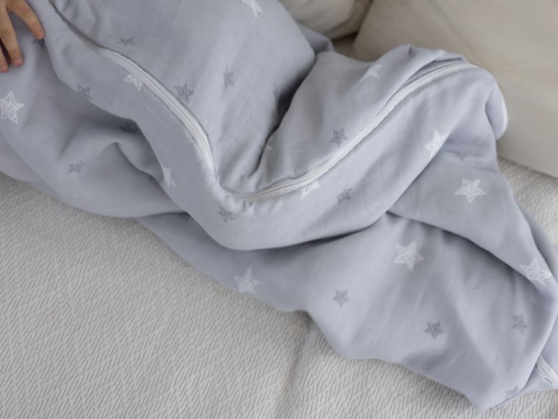 Liberina vreća za spavanje - dvostruki pamučni muslin - Sive zvezdice 