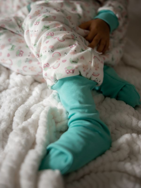 Liberina vreća za spavanje sa nogavicama -punjena - dugi rukavi koji se skidaju - dodatak za stopala - Šarene sove